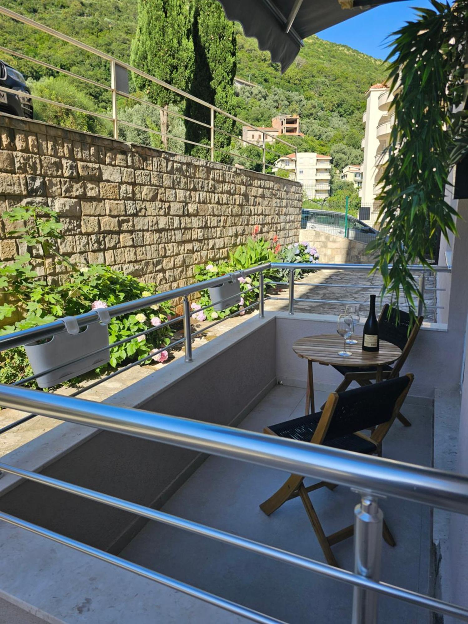 Anja & Ogo Apartments Sea View & Pool Petrovac Exterior photo